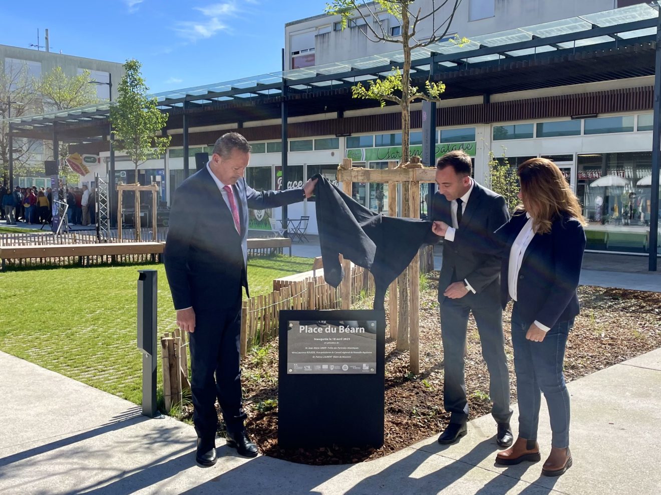 La place du Béarn rénovée : lieu de commerces, de services, de vie… et de respiration